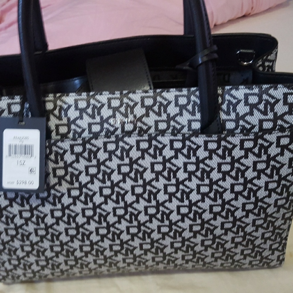 Dkny purse